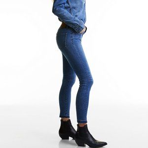 Aritzia Denim Forum Nico Mid Crop